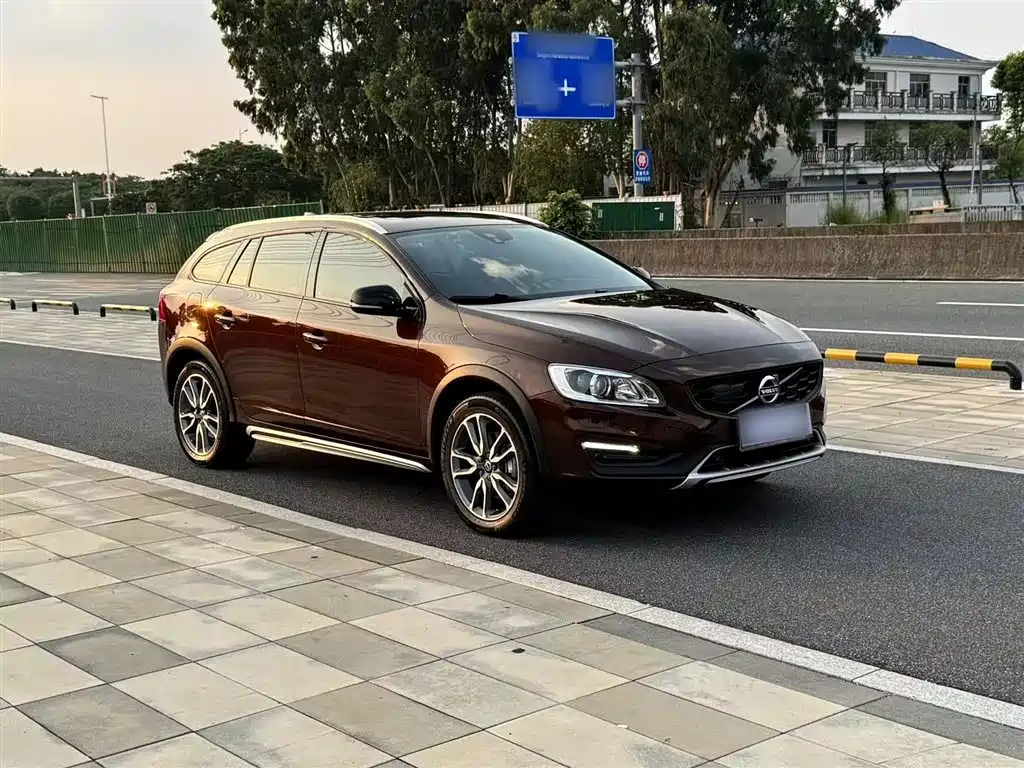 Volvo V60 2018 — фото 22