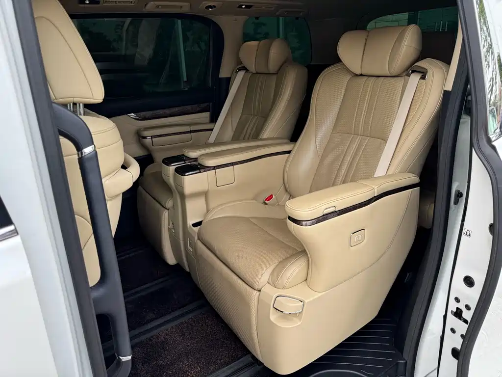 Toyota Vellfire 2023