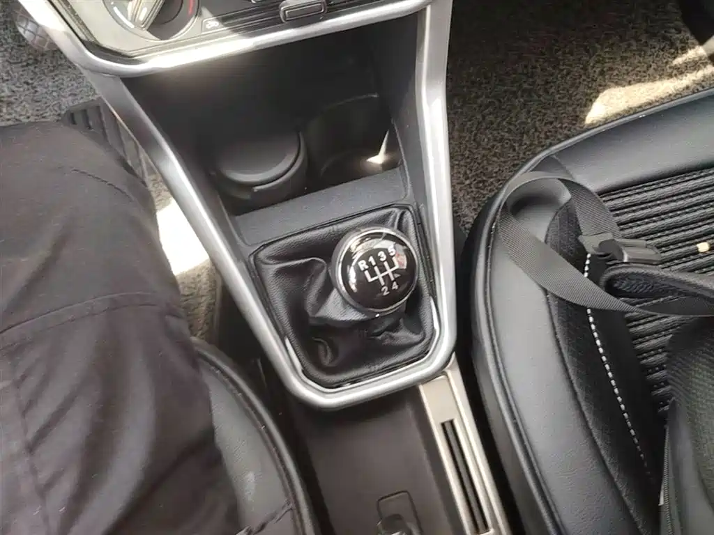 Volkswagen Jetta 2019 — фото 14