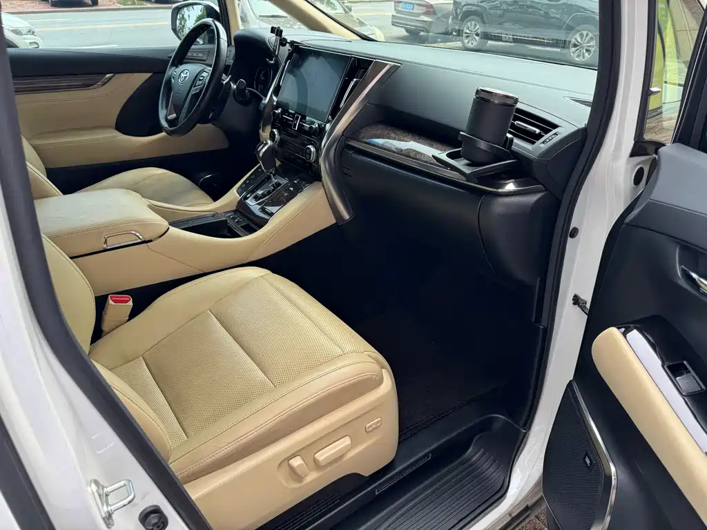 Toyota Vellfire 2023