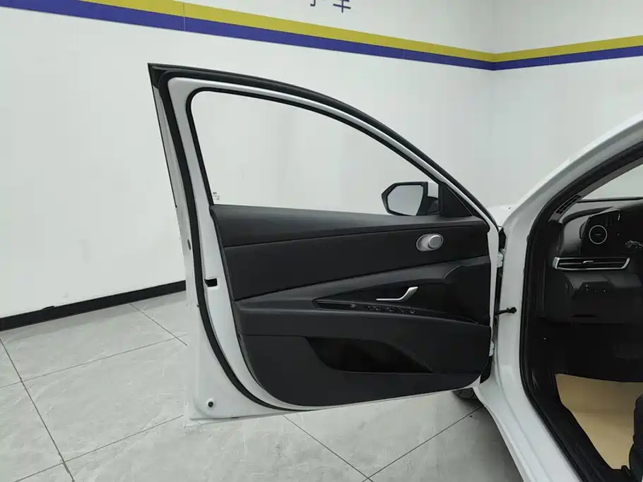 Hyundai Elantra 2024