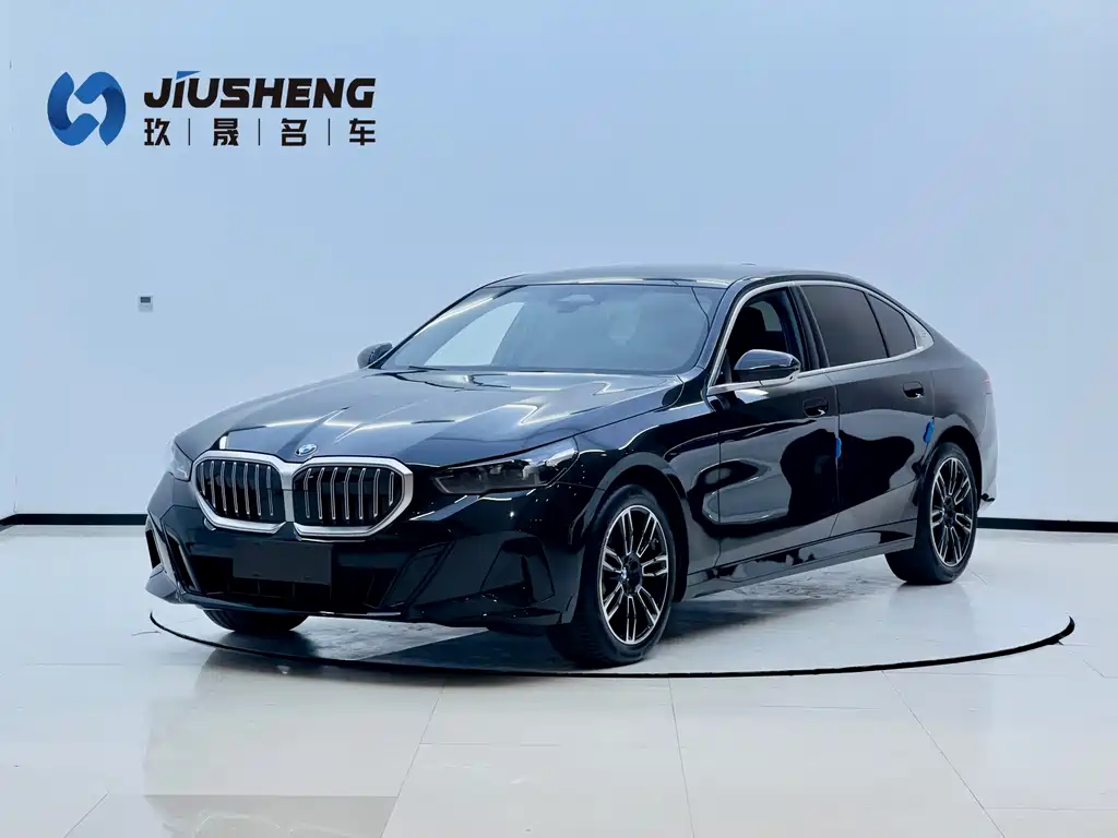 BMW 5 Series 2025 — фото 1