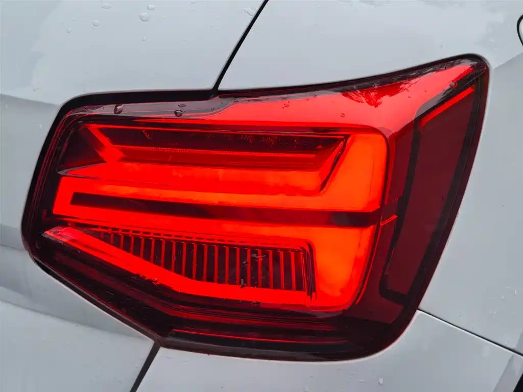 Audi Q2L 2020 — фото 17