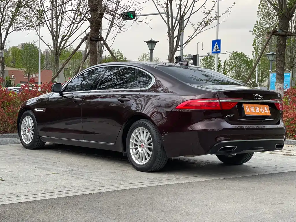 Jaguar XFL 2017 — фото 12