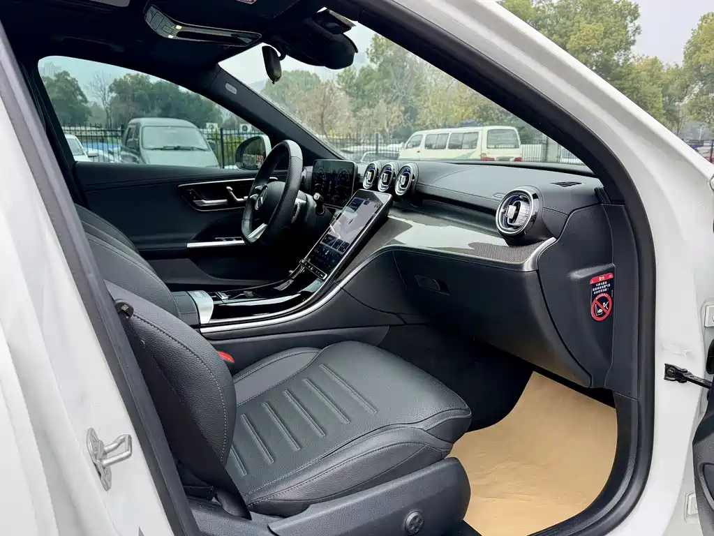 Mercedes-Benz C-Class 2024 — фото 14