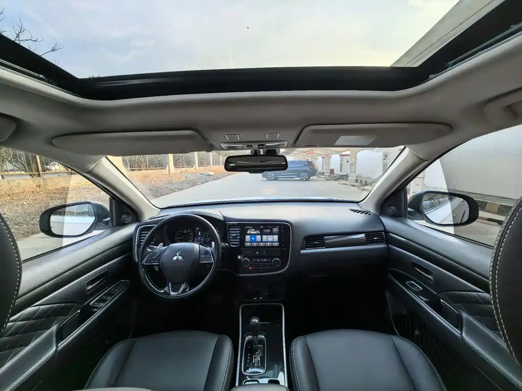Mitsubishi Outlander 2020 — фото 17