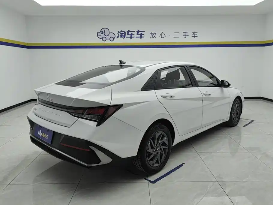 Hyundai Elantra 2024