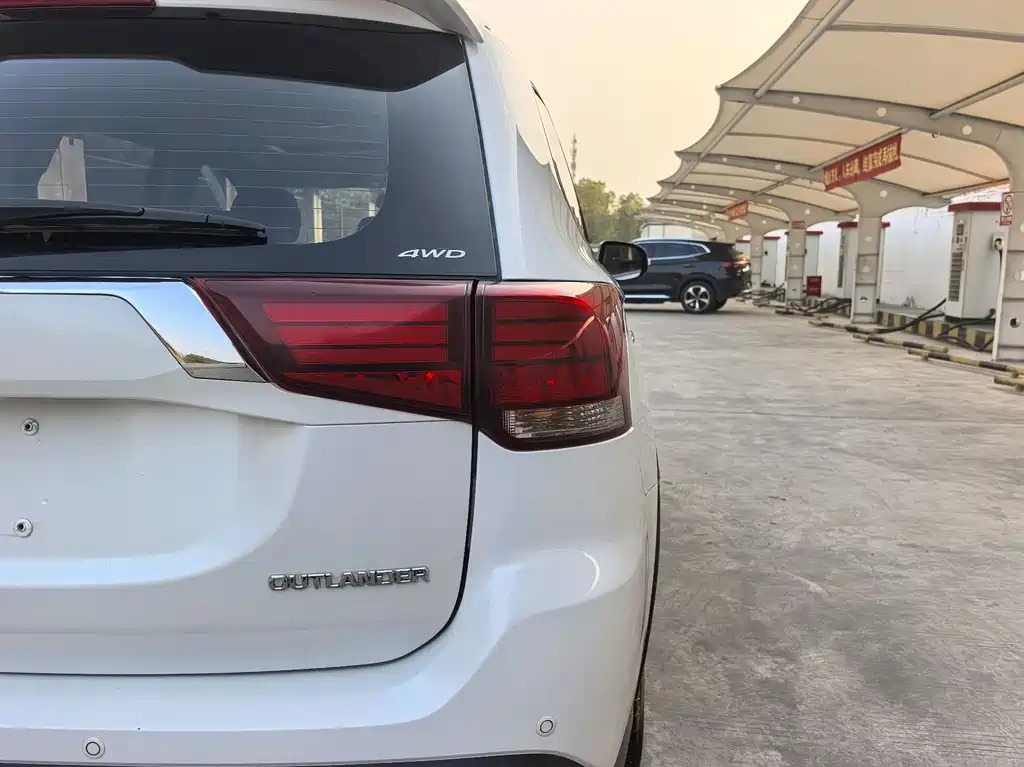 Mitsubishi Outlander 2020 — фото 20