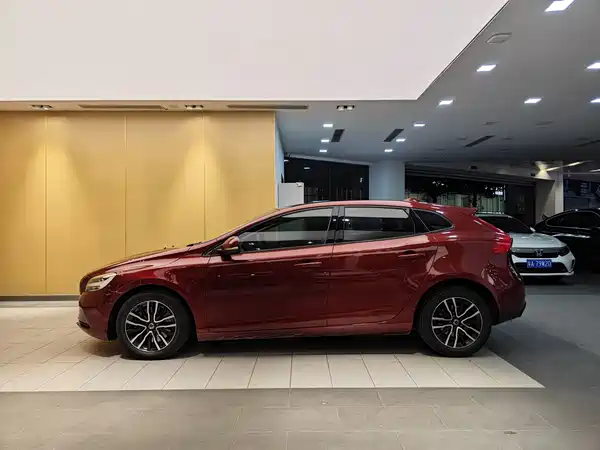 Volvo V40 2018