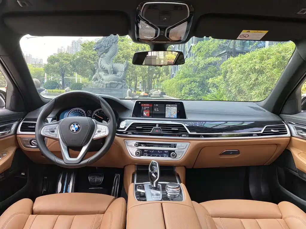 BMW 7 Series 2018 — фото 8
