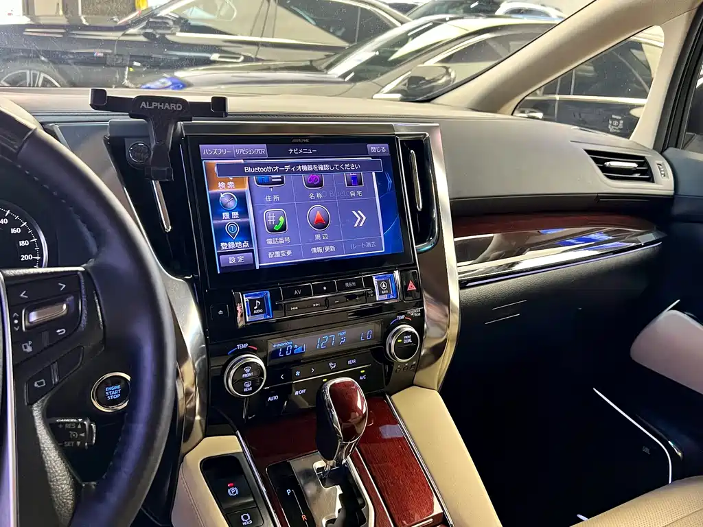 Toyota Alphard 2017 — фото 11
