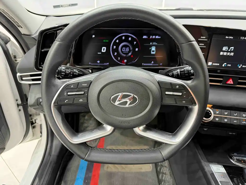Hyundai Elantra 2022 — фото 12