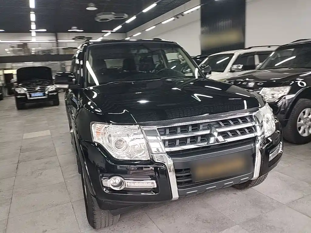 Mitsubishi Pajero 2018