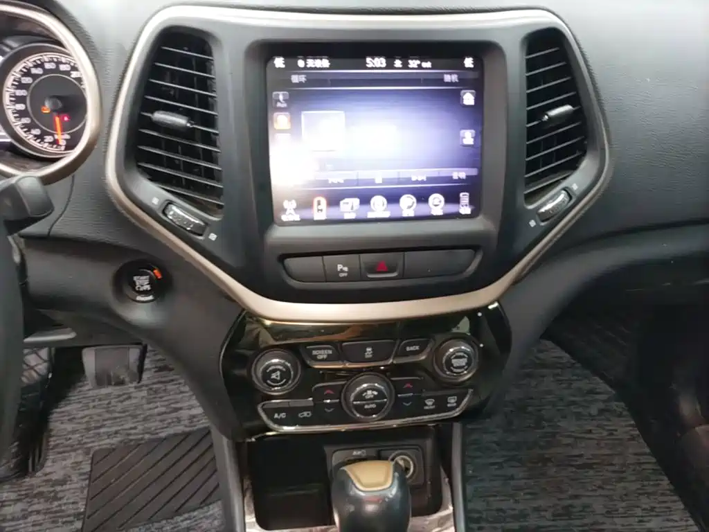 Jeep Cherokee 2016 — фото 13