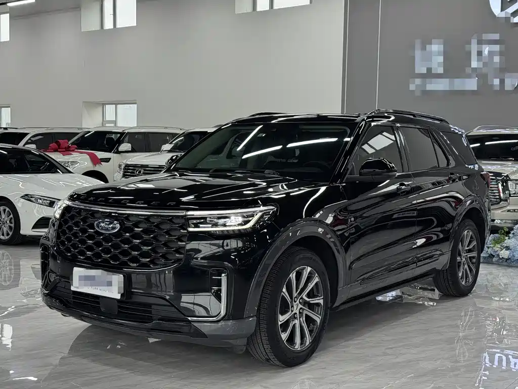 Ford Explorer 2023 — фото 1