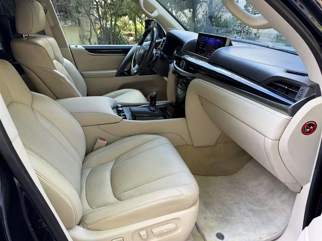Lexus LX 2016