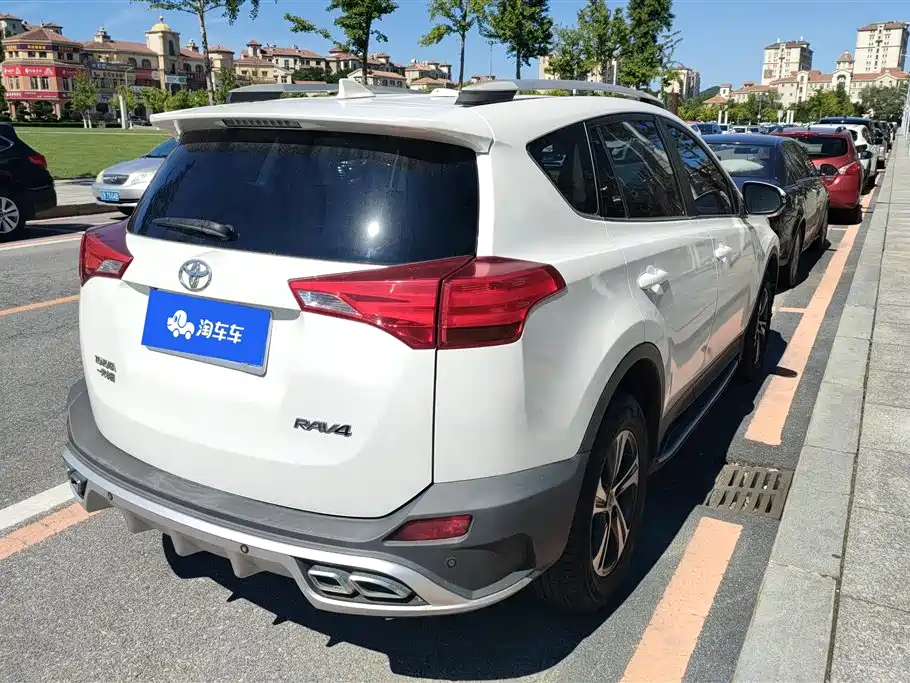 Toyota RAV4 2016 — фото 3