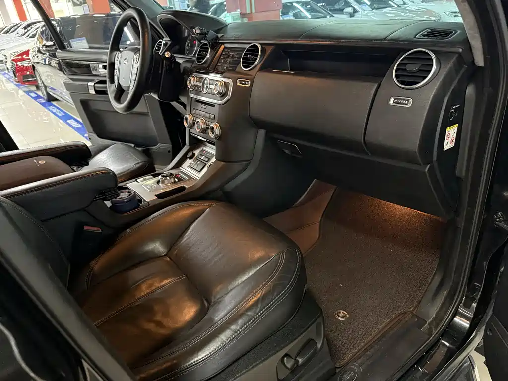 Land Rover Discovery 2015 — фото 14