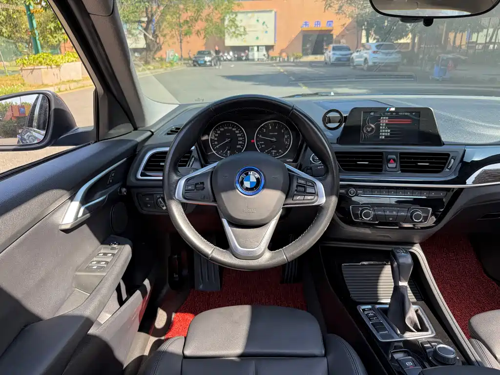 BMW 1 Series 2017 — фото 15