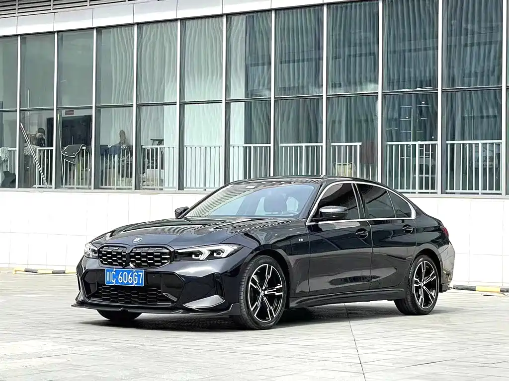BMW 3 Series 2024 — фото 1