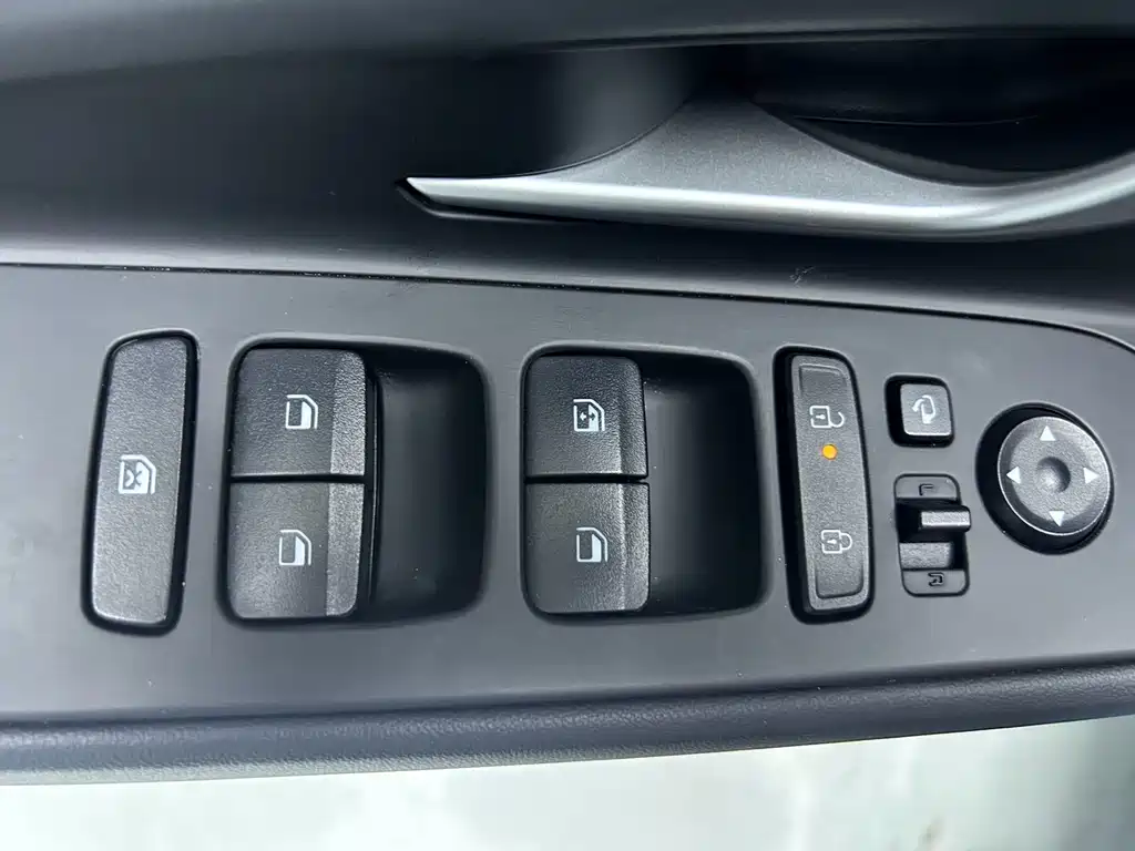 Hyundai Elantra 2023 — фото 10