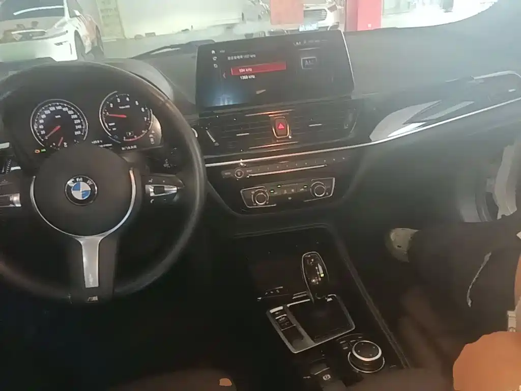 BMW 1 Series 2023 — фото 10