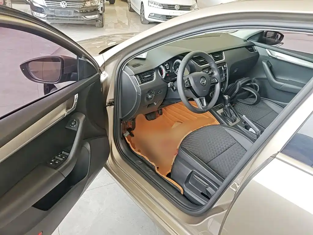 Skoda Octavia 2019 — фото 16