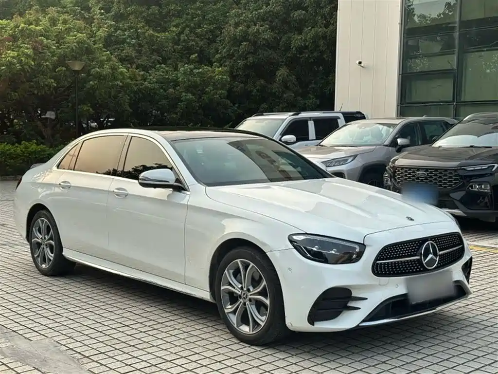 Mercedes-Benz E-Class 2022 — фото 24
