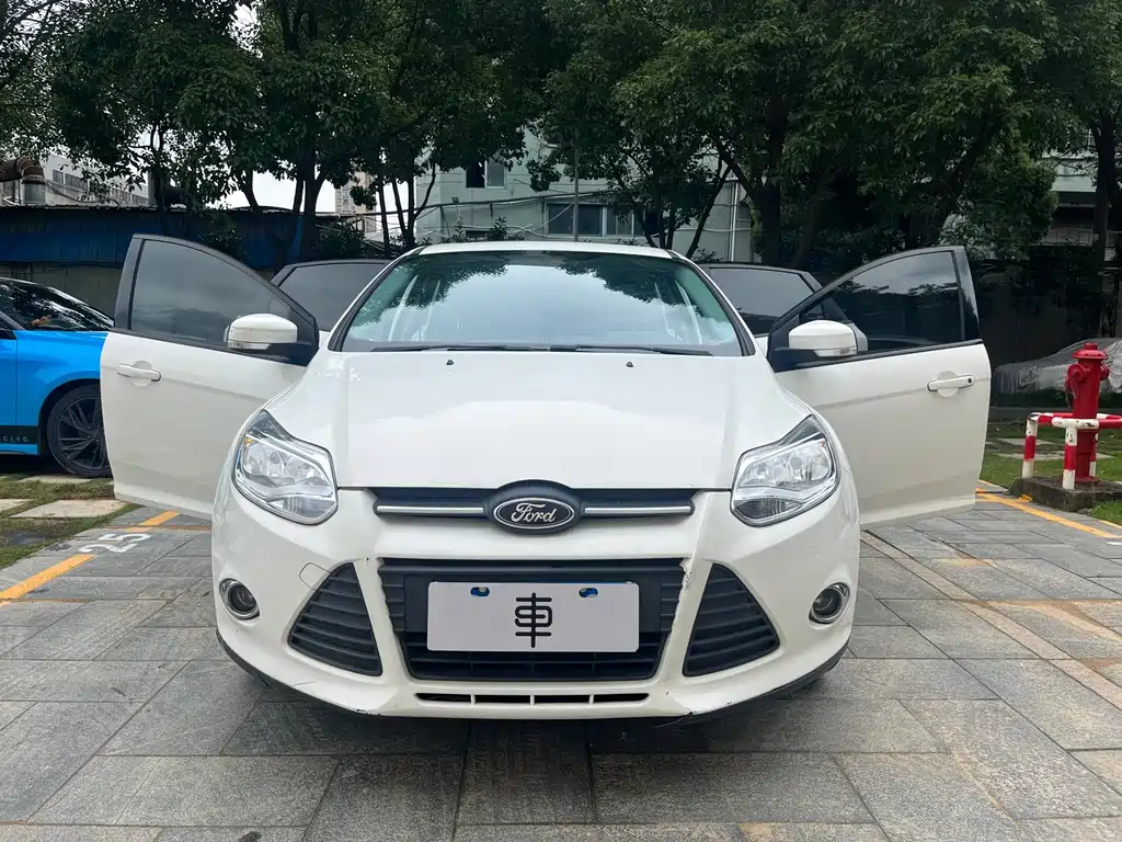 Ford Focus 2015 — фото 12
