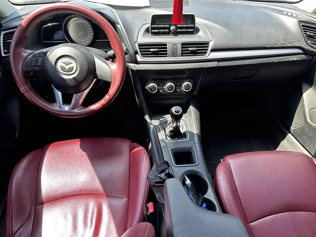 Mazda 3 Axela 2015
