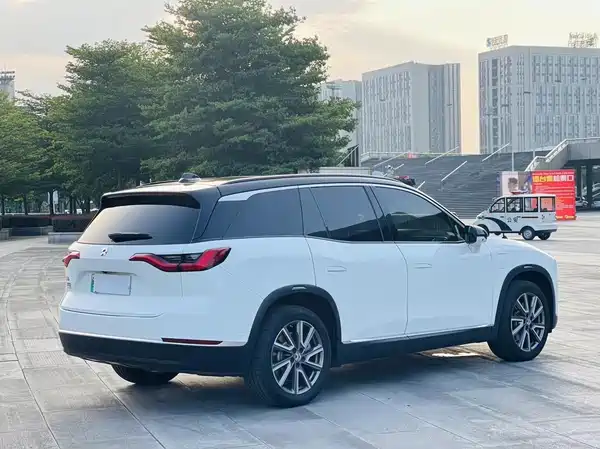 NIO ES8 2023