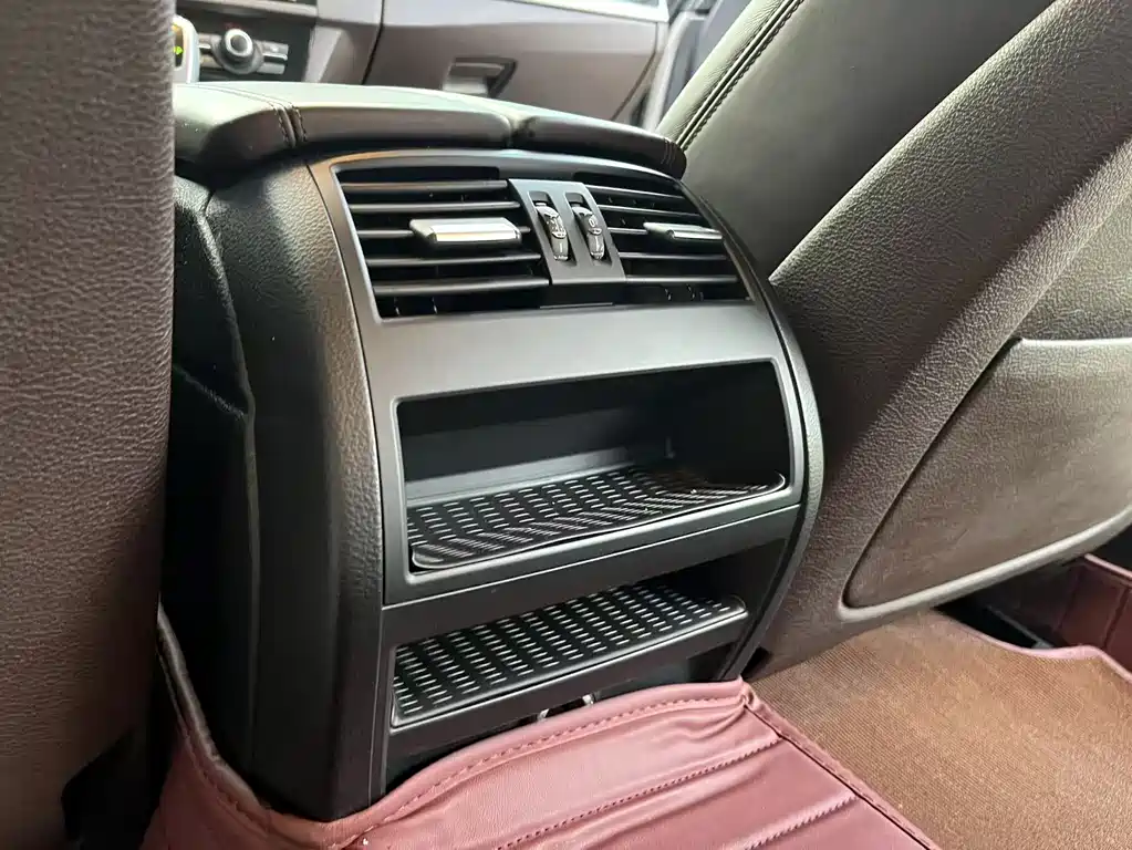 BMW 5 Series 2017 — фото 13