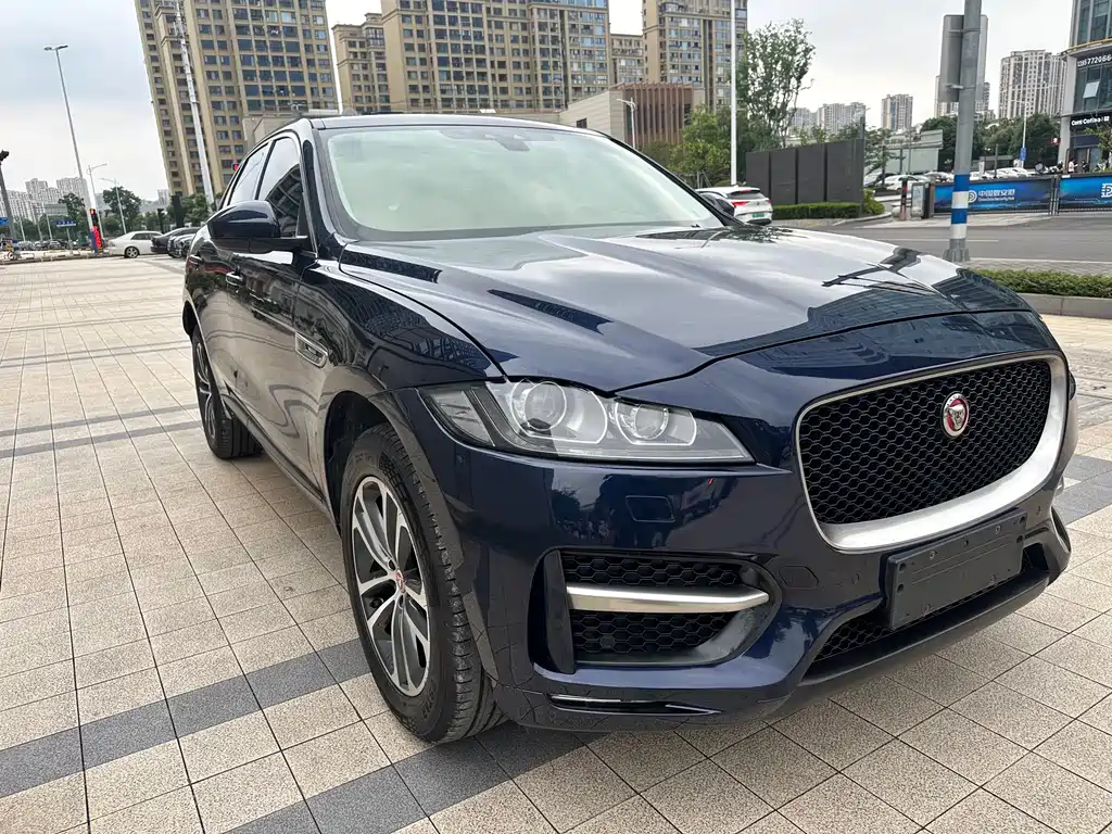 Jaguar F-PACE 2016 — фото 14