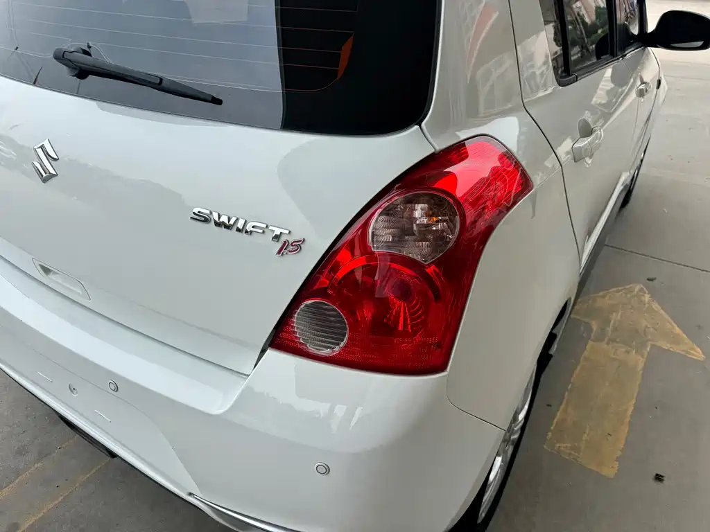 Suzuki Swift 2014 — фото 16