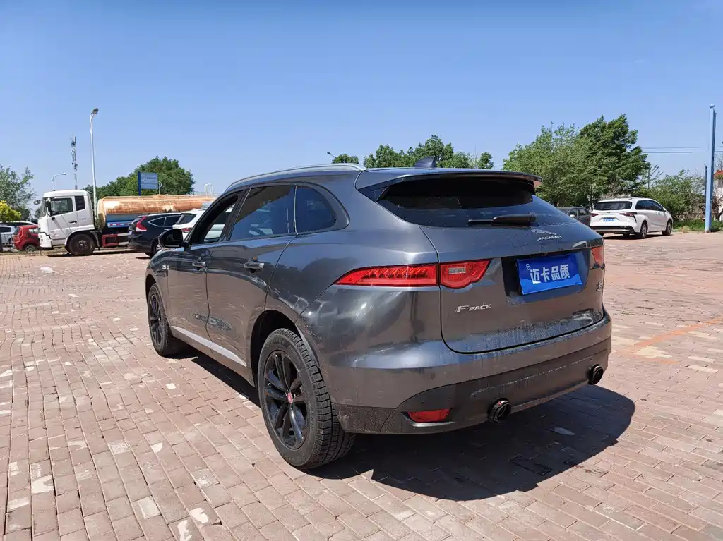 Jaguar F-PACE 2018 — фото 9