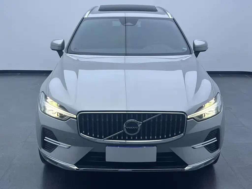 Volvo XC60 2022 — фото 2