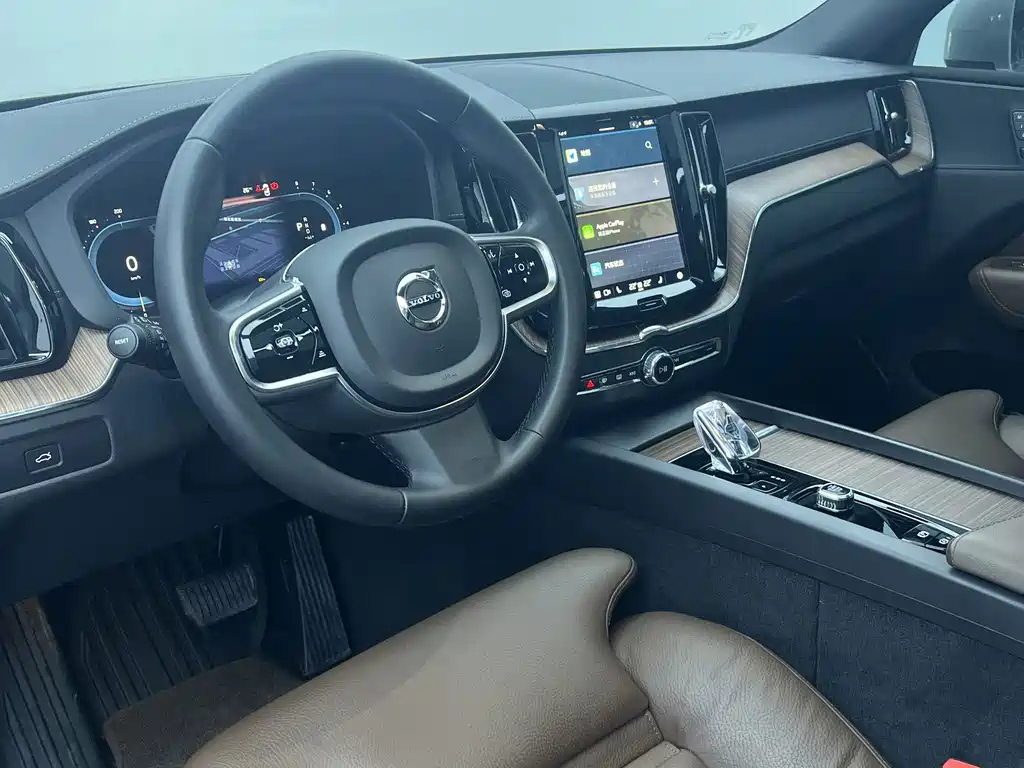 Volvo XC60 2022 — фото 20