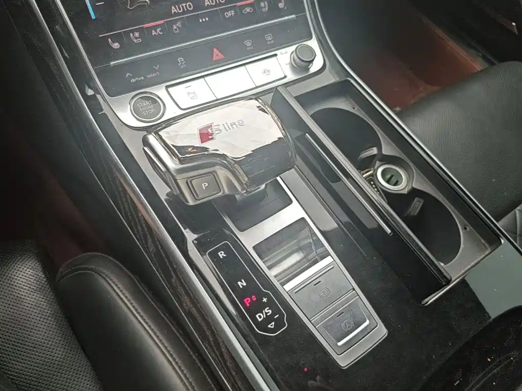 Audi A8 2021 — фото 14