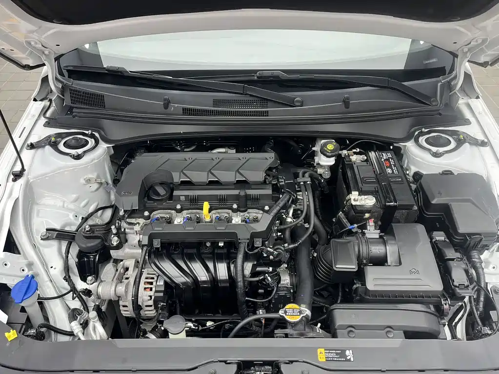 Hyundai Elantra 2023 — фото 18