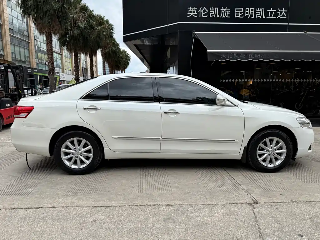 Toyota Camry 2011 — фото 6