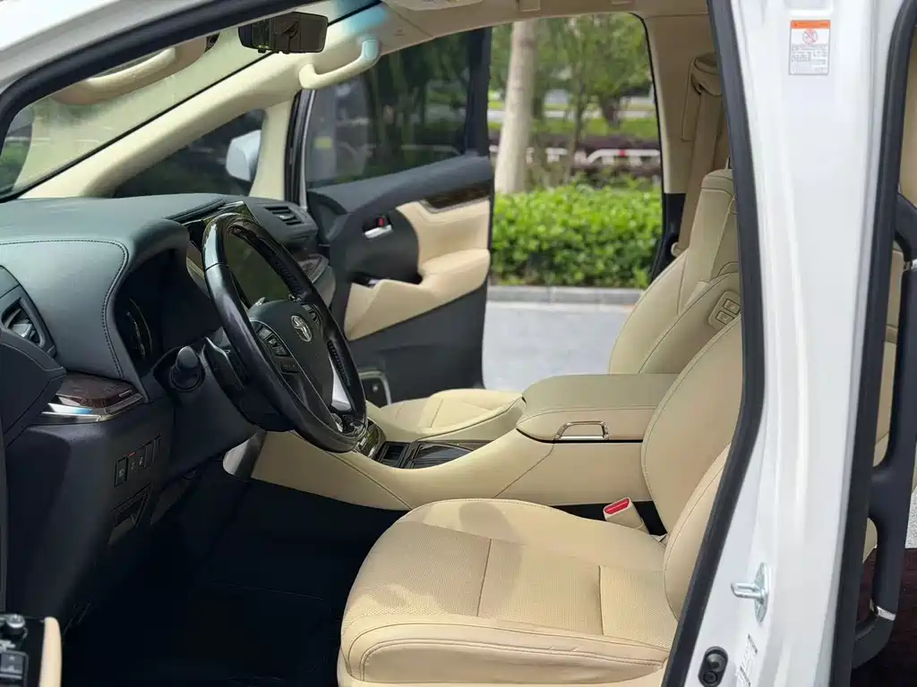 Toyota Alphard 2022 — фото 11