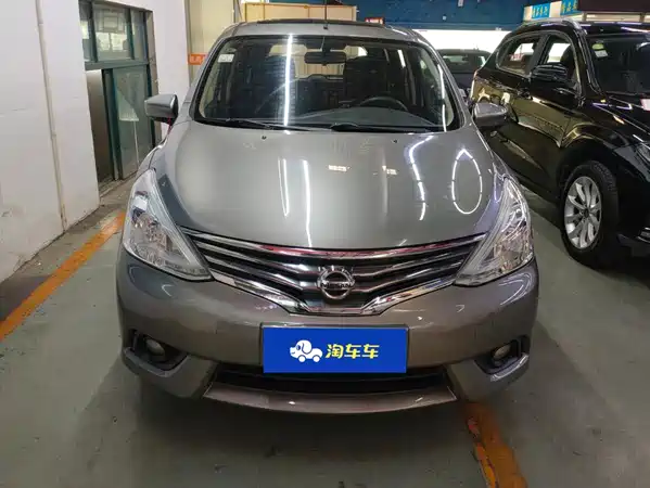 Nissan Livina 2015