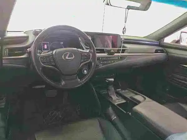 Lexus ES 2019