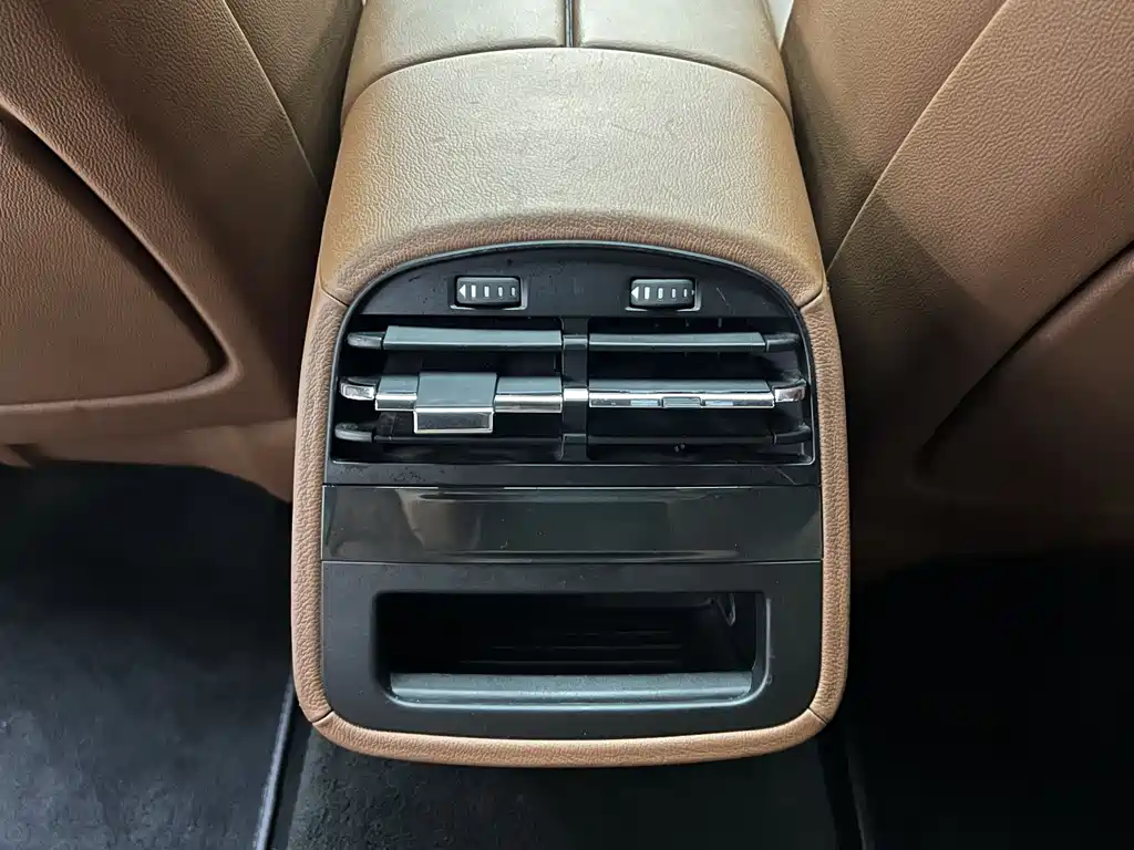 Maserati Quattroporte 2015 — фото 14