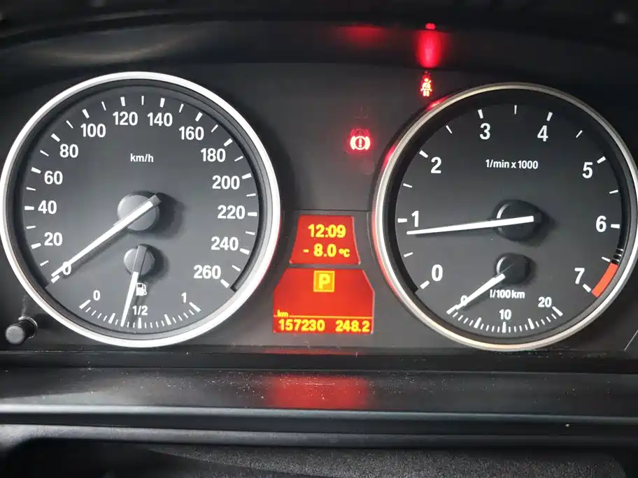 BMW 5 Series 2010 — фото 20