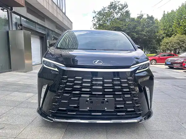 Lexus LM 2023
