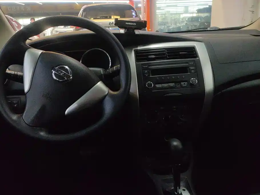 Nissan Livina 2015 — фото 12