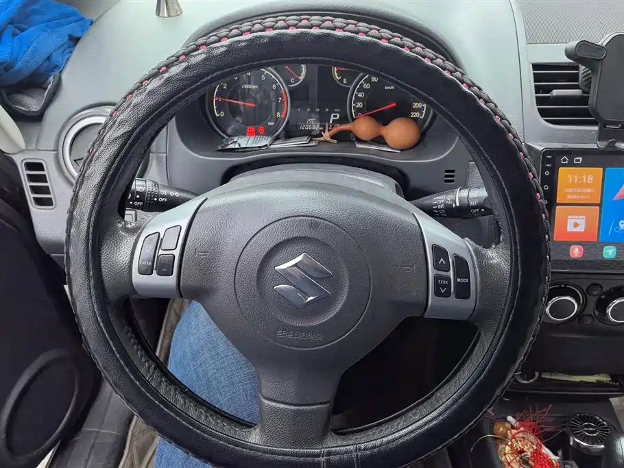 Suzuki SX4 2014 — фото 15