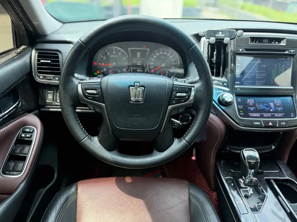 Toyota Crown 2018 — фото 14