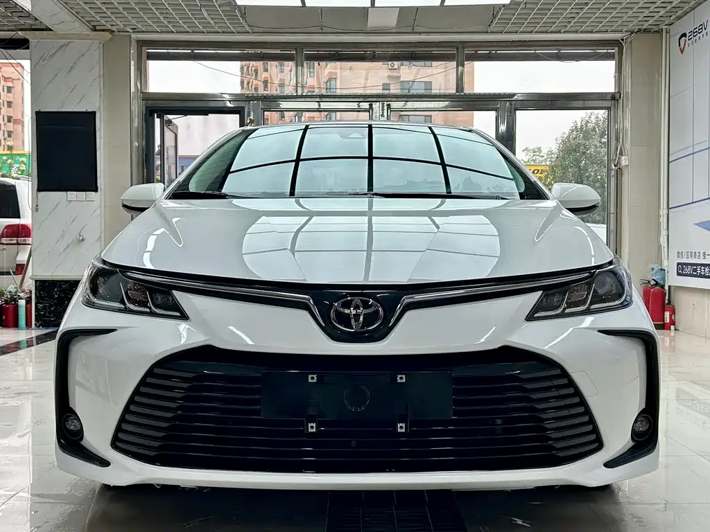 Toyota Corolla 2023 — фото 2